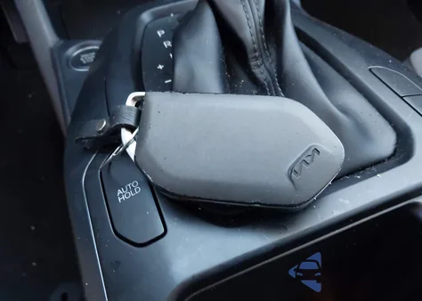 2025 Kia K4 Lxs из США, поврежденный, VIN 3KPFT4DE1SE107535